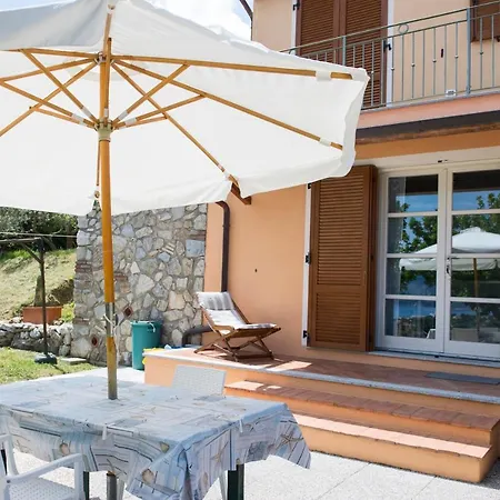 Bilocale Silvia Con Vista Mare - Goelba Apartman *