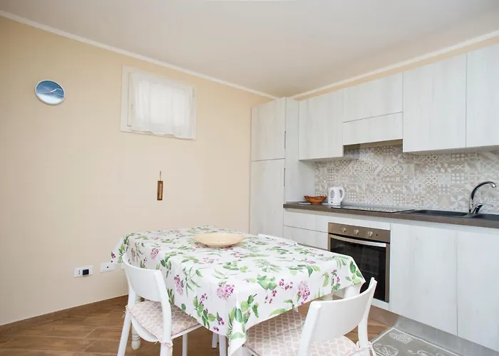 Bilocale Silvia Con Vista Mare - Goelba Apartman *